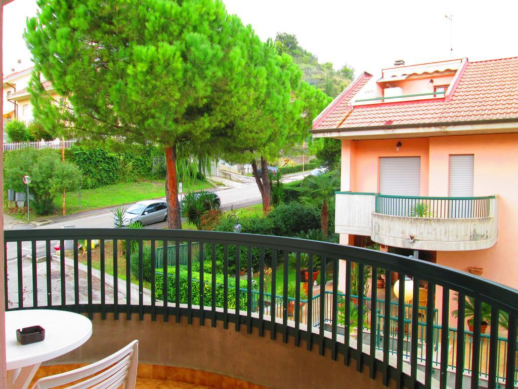 אסקולי פיצ'נו B&B Le Begonie מראה חיצוני תמונה